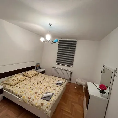 Charming 2-bed In شقة