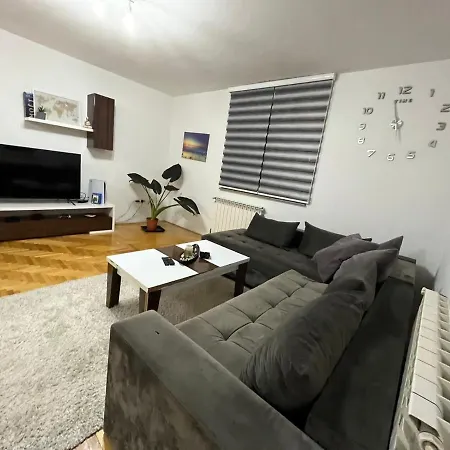 Charming 2-bed In شقة سراييفو