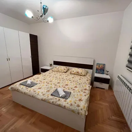 Charming 2-bed In شقة